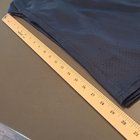 Champion sz S athletic shorts with drawstring waist - Picture 4 of 6